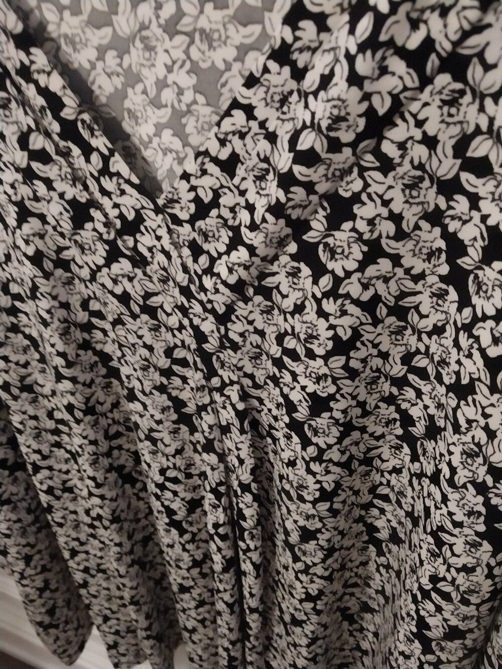 💗Lane Bryant Top 22-24 Black-White V-Neck Gorgeous Excellent💗